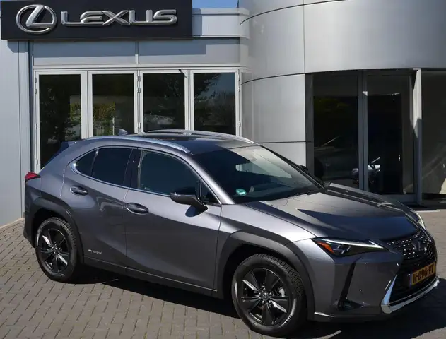 Lexus UX 250h First Edition NL-AUTO TREKHAAK KEYLESS TRIPLE-LED
