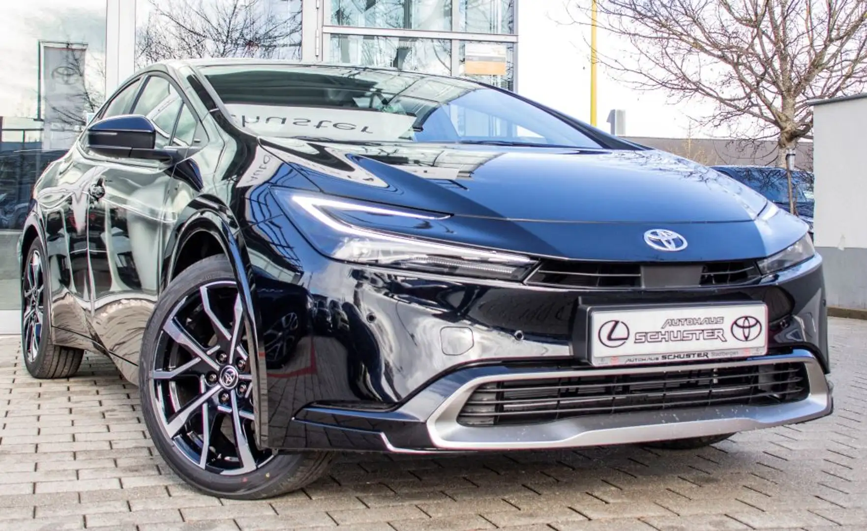 Toyota Prius Plug-in Hybrid Executive Černá - 1