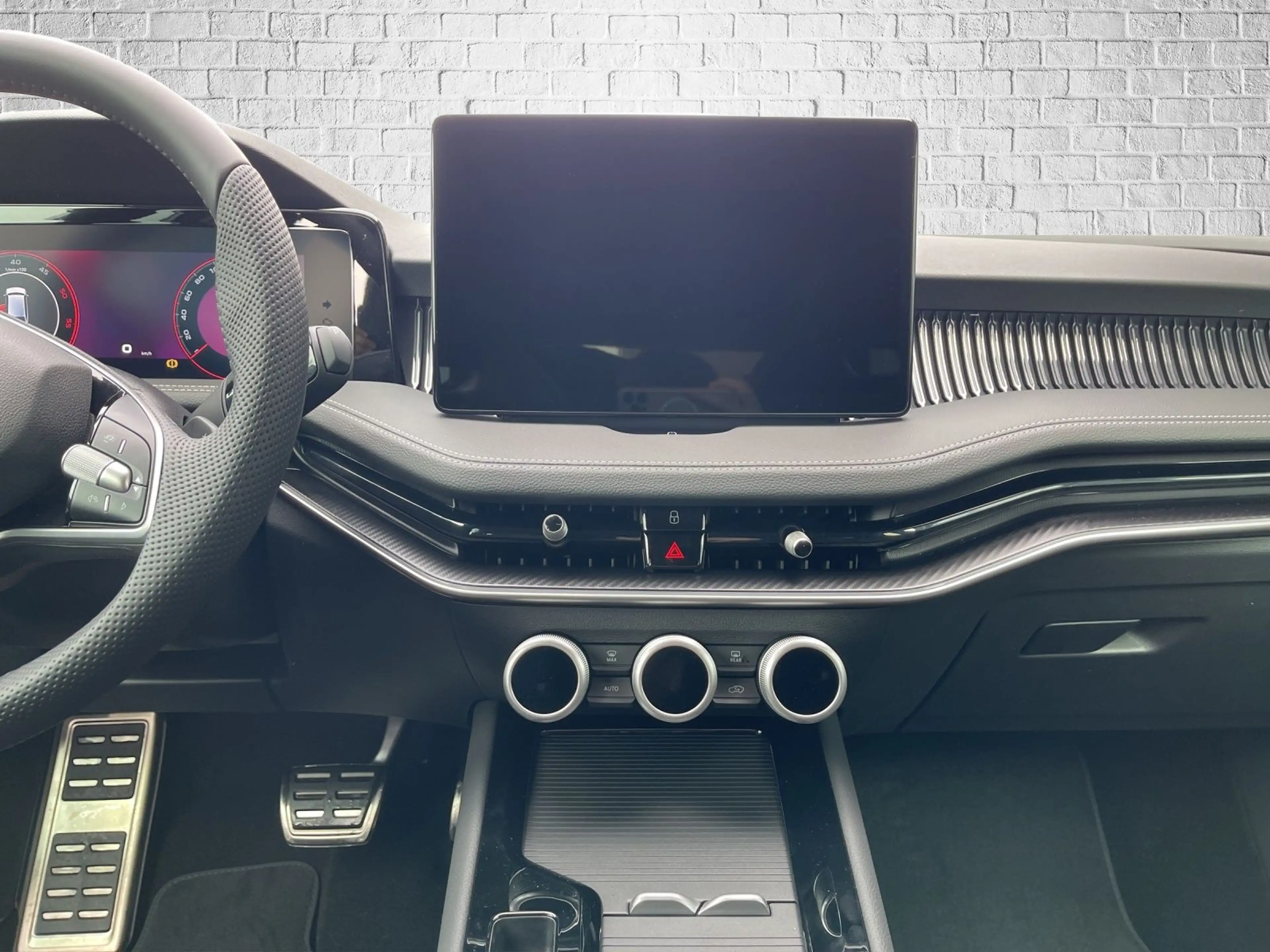Skoda Superb Combi 2,0 TDI DSG 4x4 - Sportline — photo 14