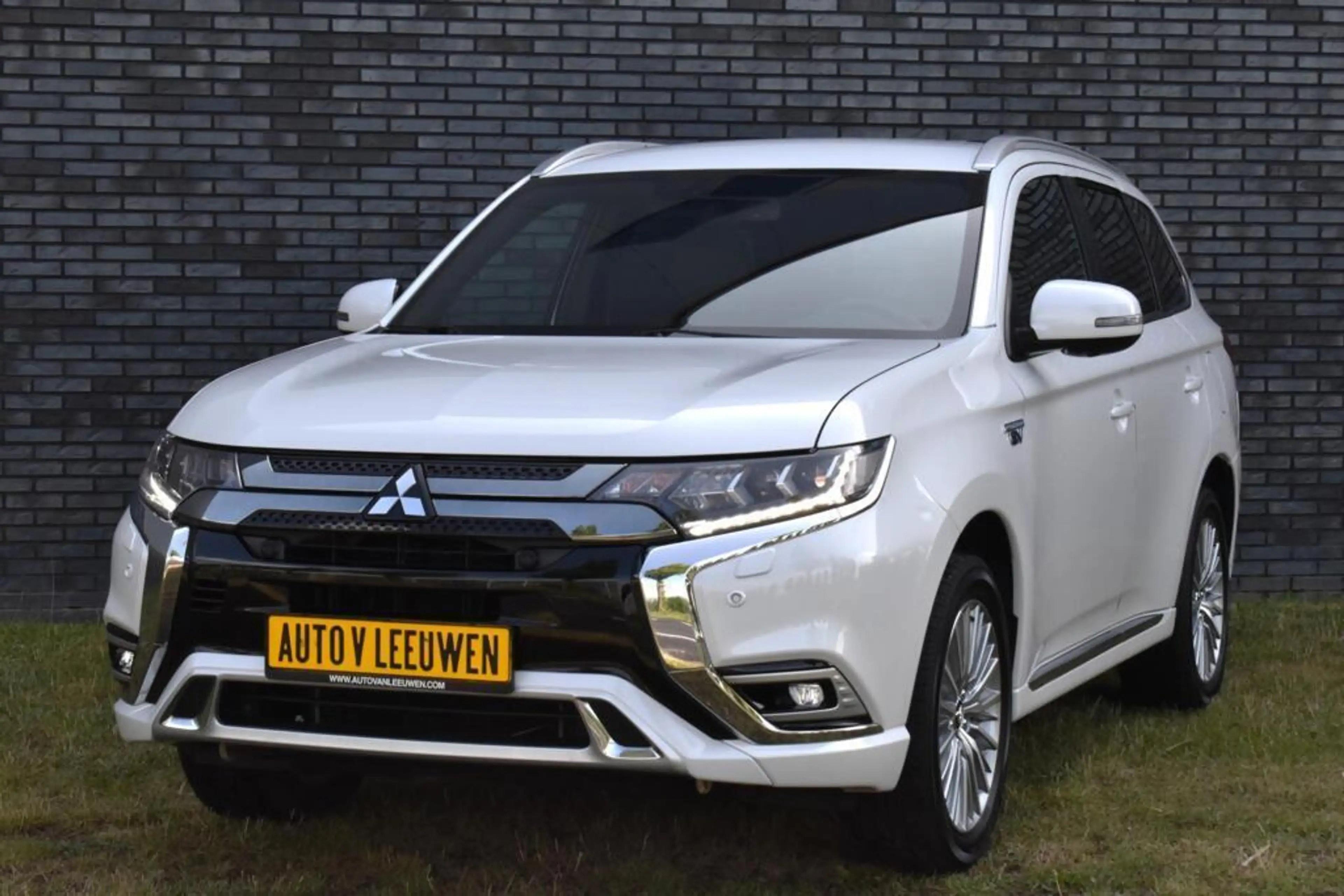 Mitsubishi Outlander 2.4 PHEV Diamand Edition 360º CAMERA/LEDER VOL!/TR — photo 3