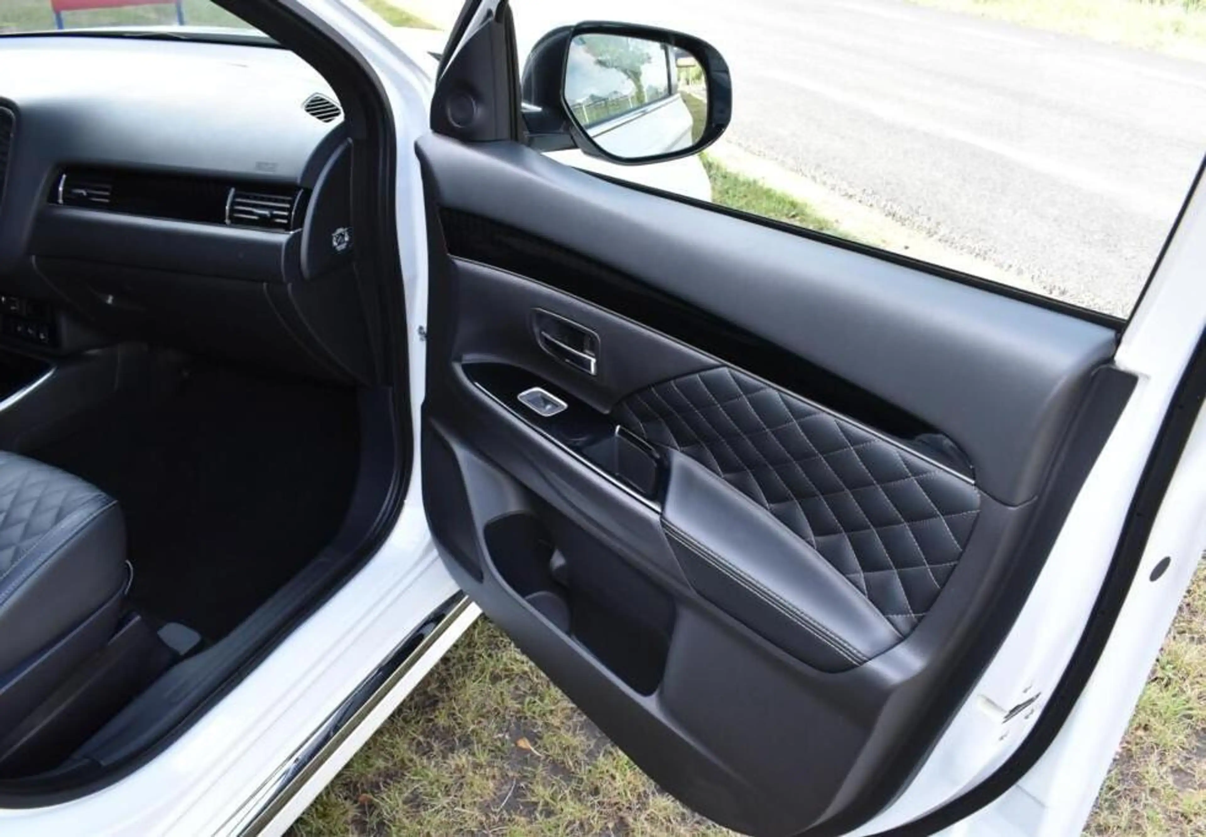 Mitsubishi Outlander 2.4 PHEV Diamand Edition 360º CAMERA/LEDER VOL!/TR — photo 30