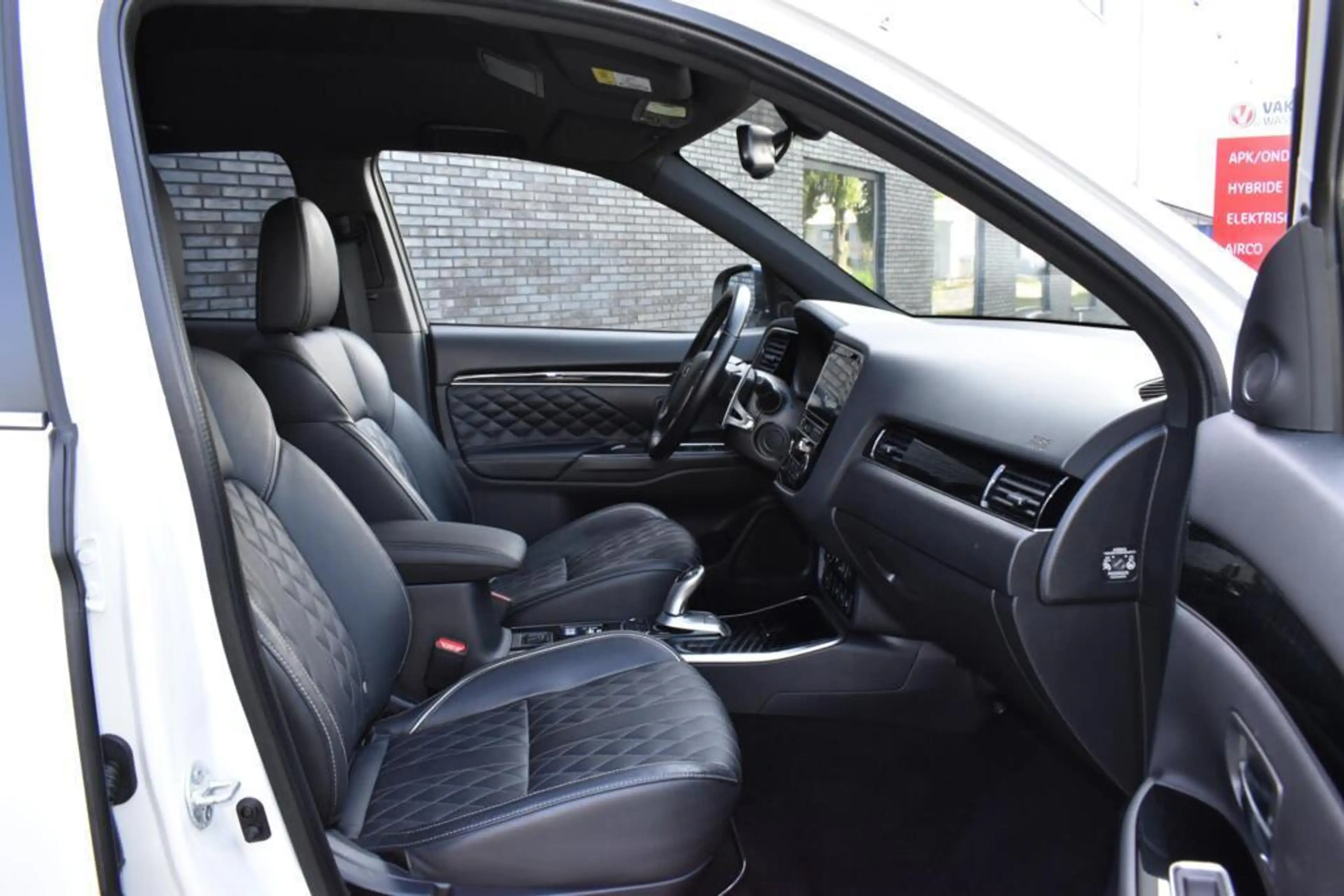 Mitsubishi Outlander 2.4 PHEV Diamand Edition 360º CAMERA/LEDER VOL!/TR — photo 8