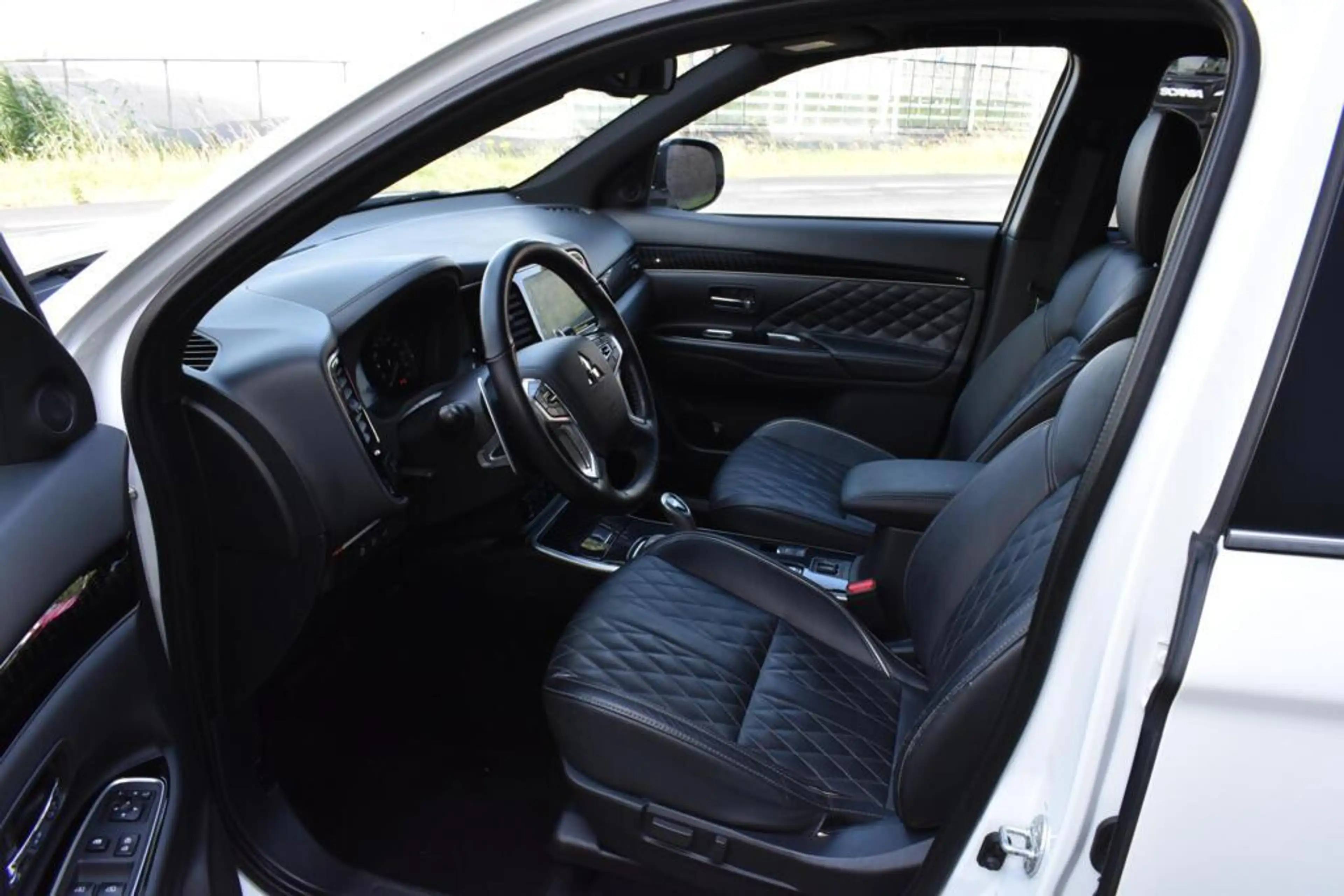 Mitsubishi Outlander 2.4 PHEV Diamand Edition 360º CAMERA/LEDER VOL!/TR — photo 5