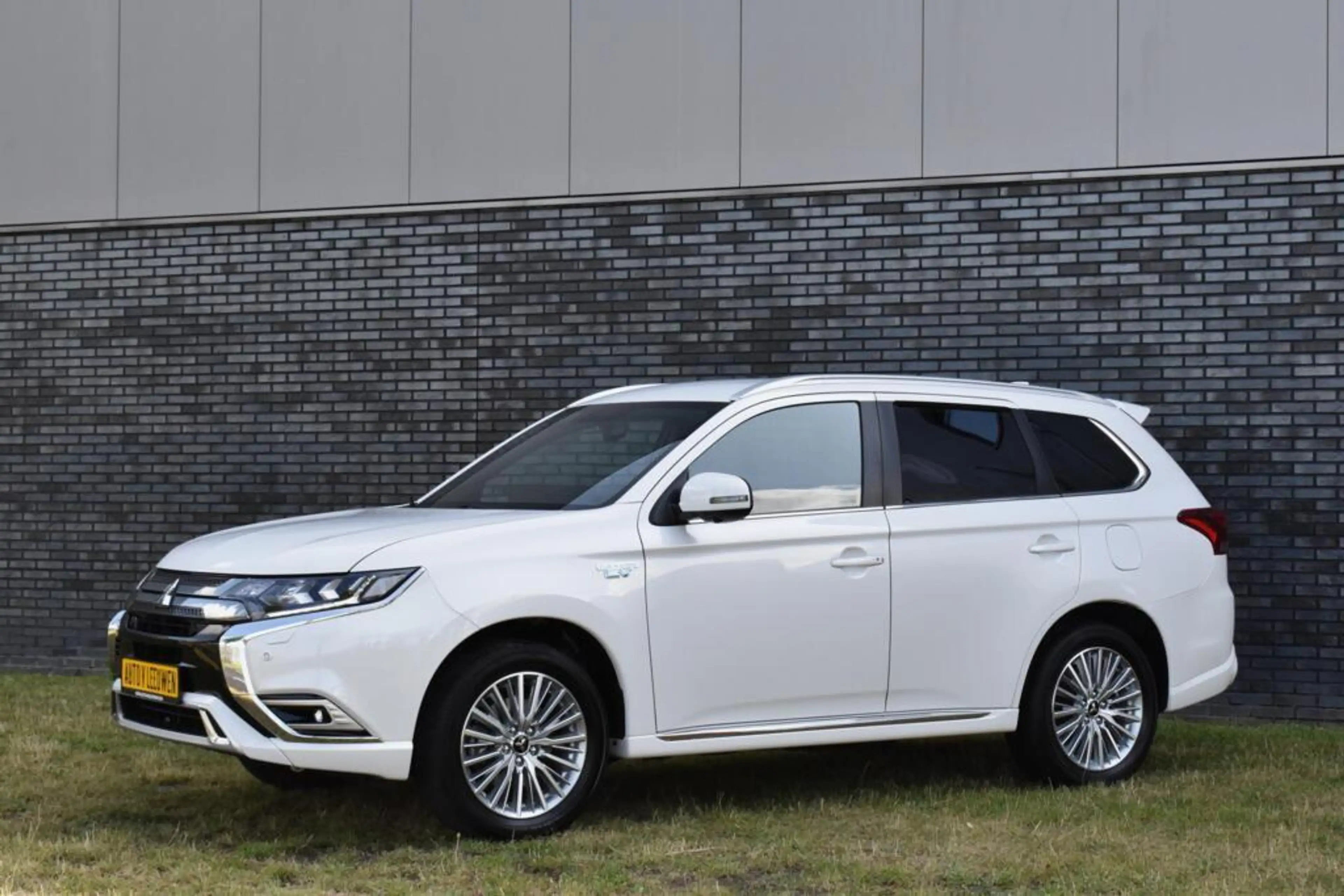 Mitsubishi Outlander 2.4 PHEV Diamand Edition 360º CAMERA/LEDER VOL!/TR — photo 14