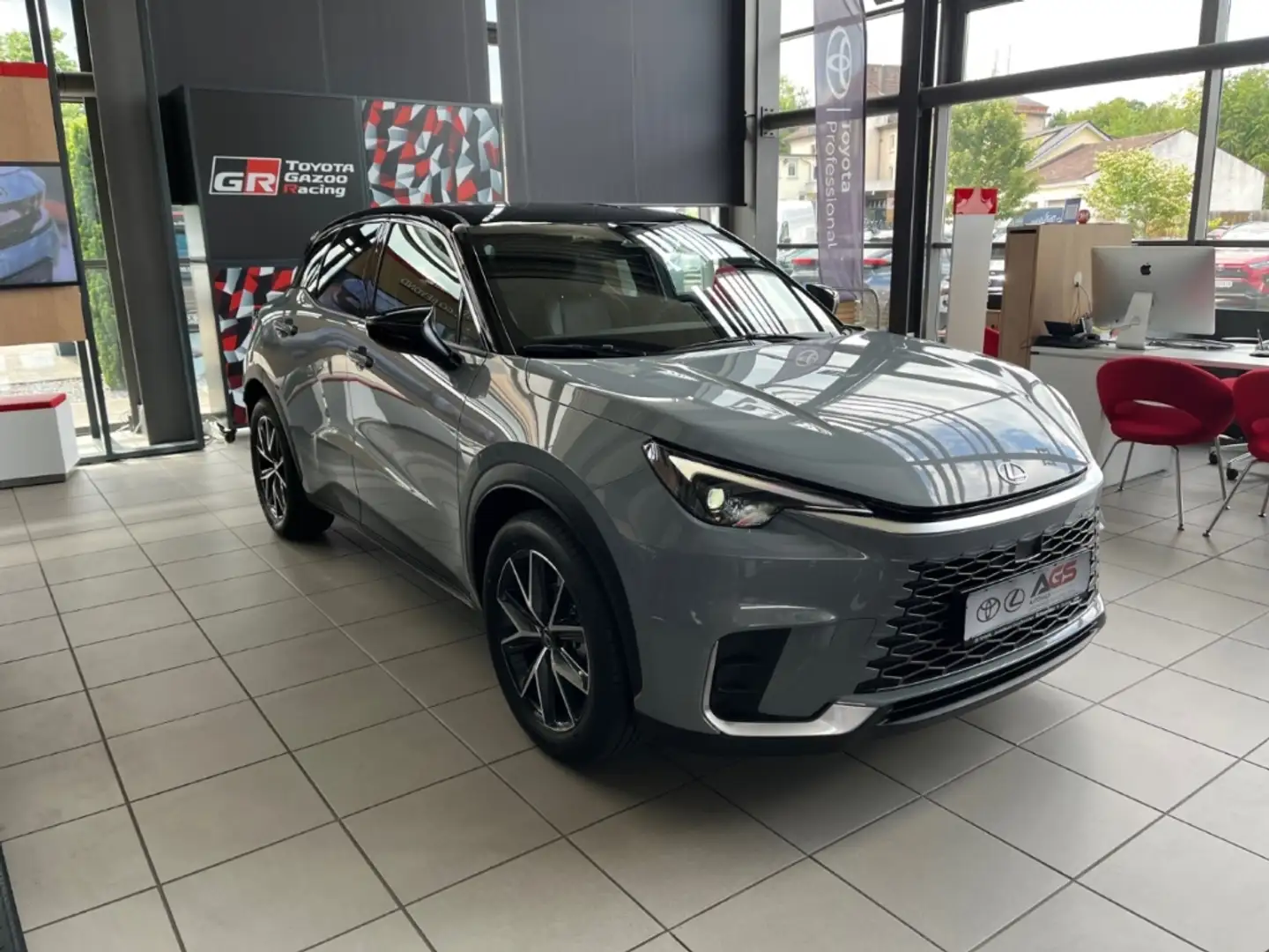Lexus LBX Emotion mit Technologie Paket 1.5 Hybrid Grijs - 2