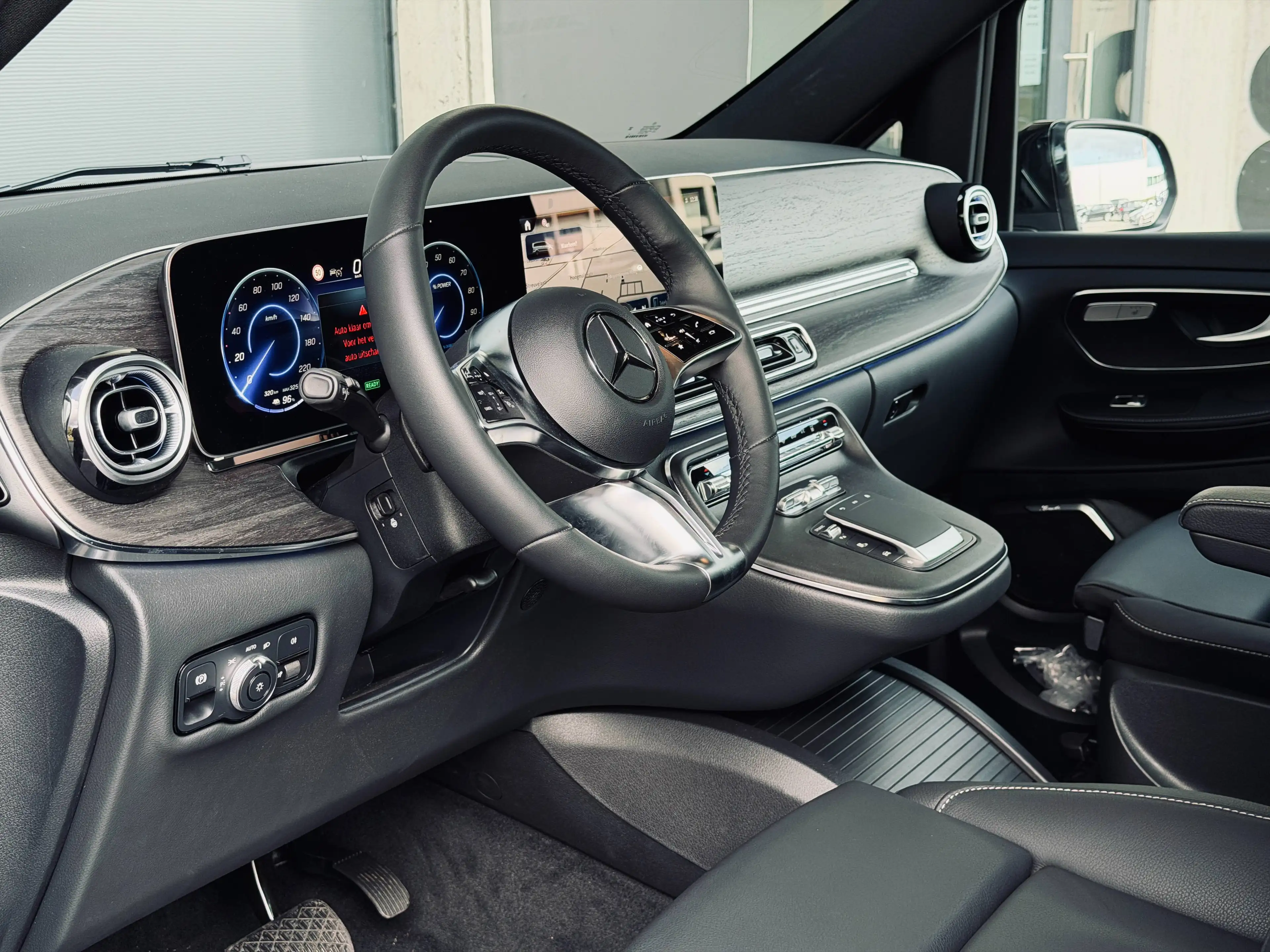 Mercedes-Benz EQV 300 FACELIFT AIRMATIC LEDER 360 PANORAMA 110KW DC — photo 9