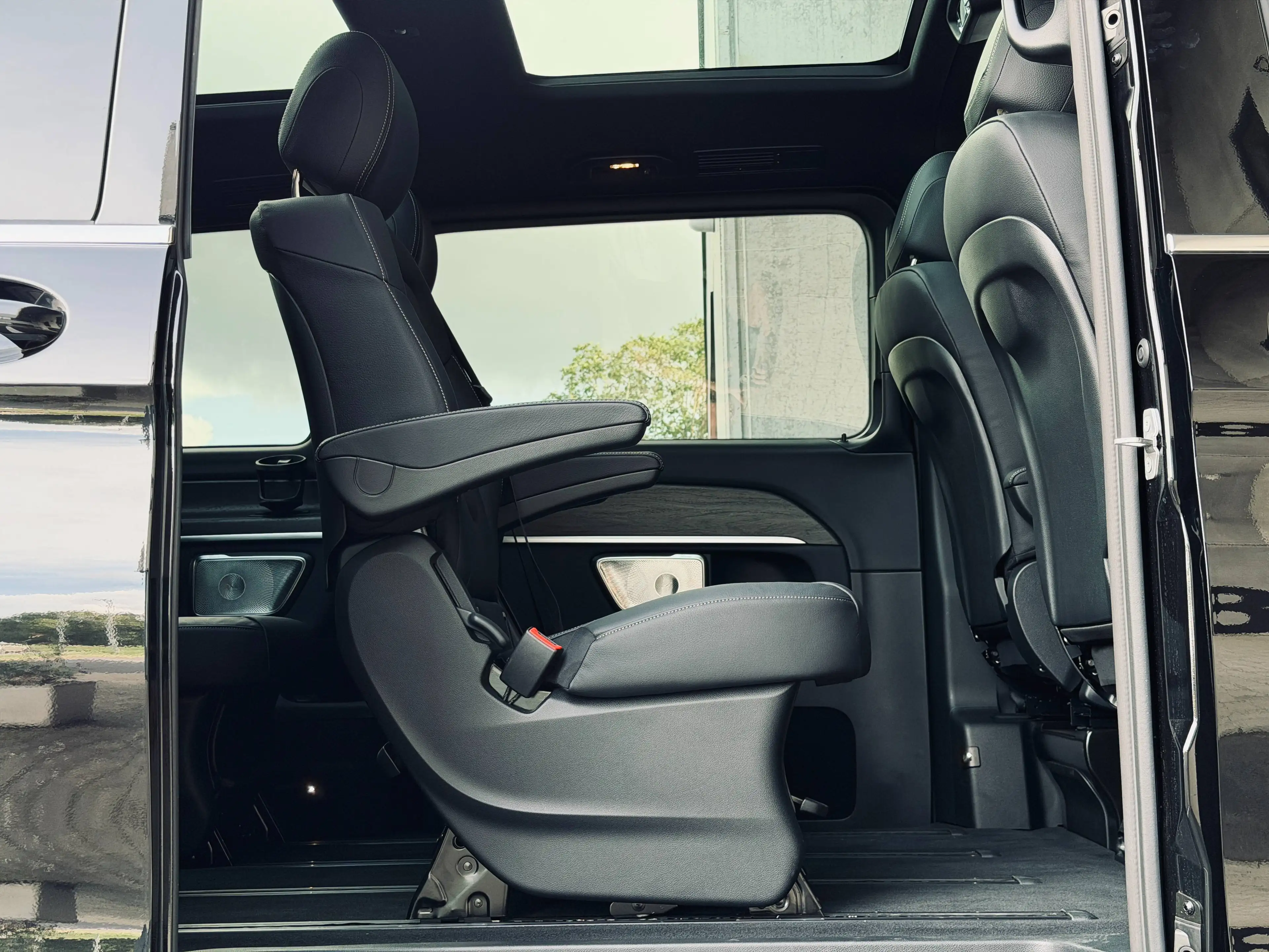 Mercedes-Benz EQV 300 FACELIFT AIRMATIC LEDER 360 PANORAMA 110KW DC — photo 13