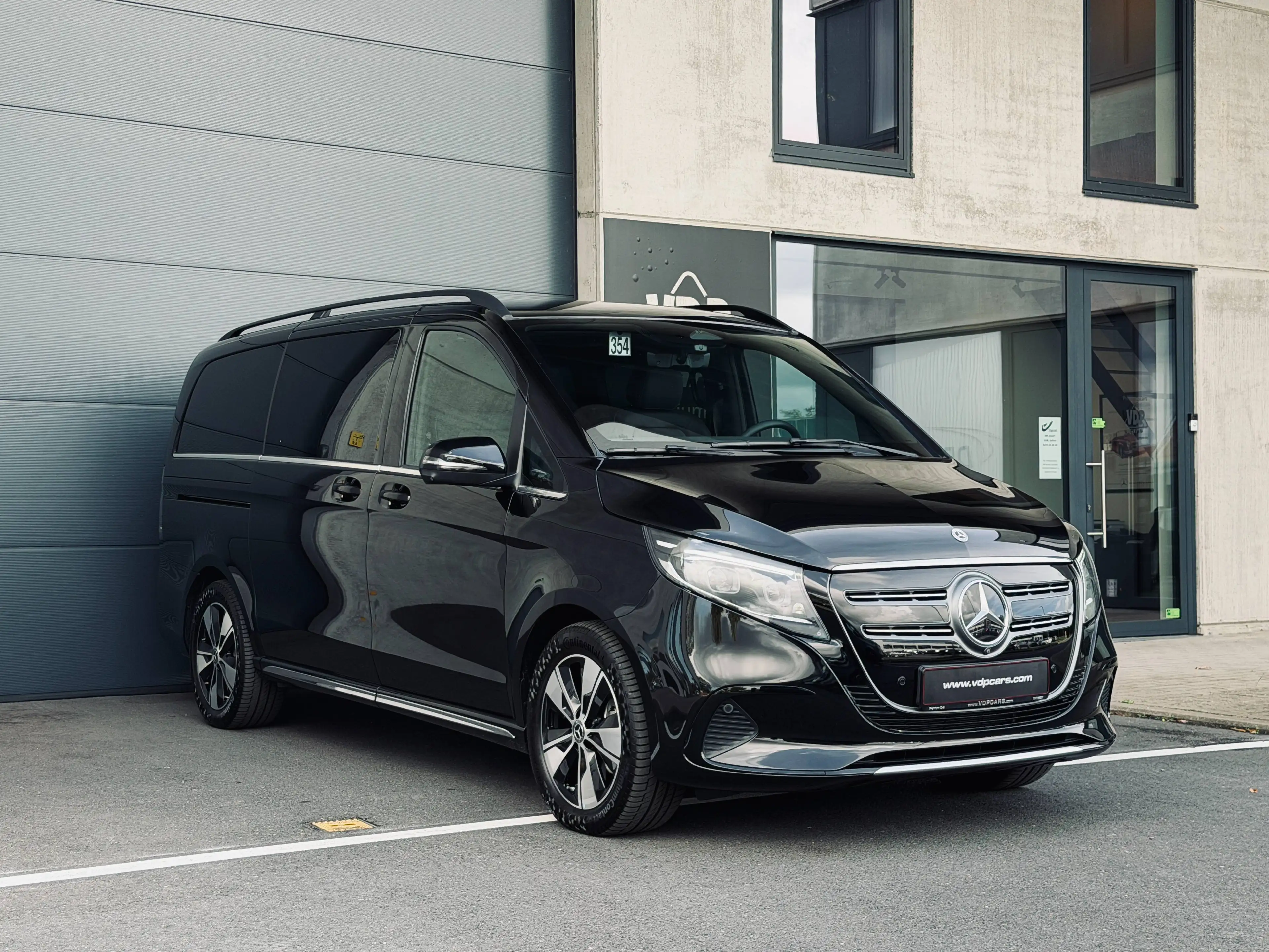 Mercedes-Benz EQV 300 FACELIFT AIRMATIC LEDER 360 PANORAMA 110KW DC — photo 3