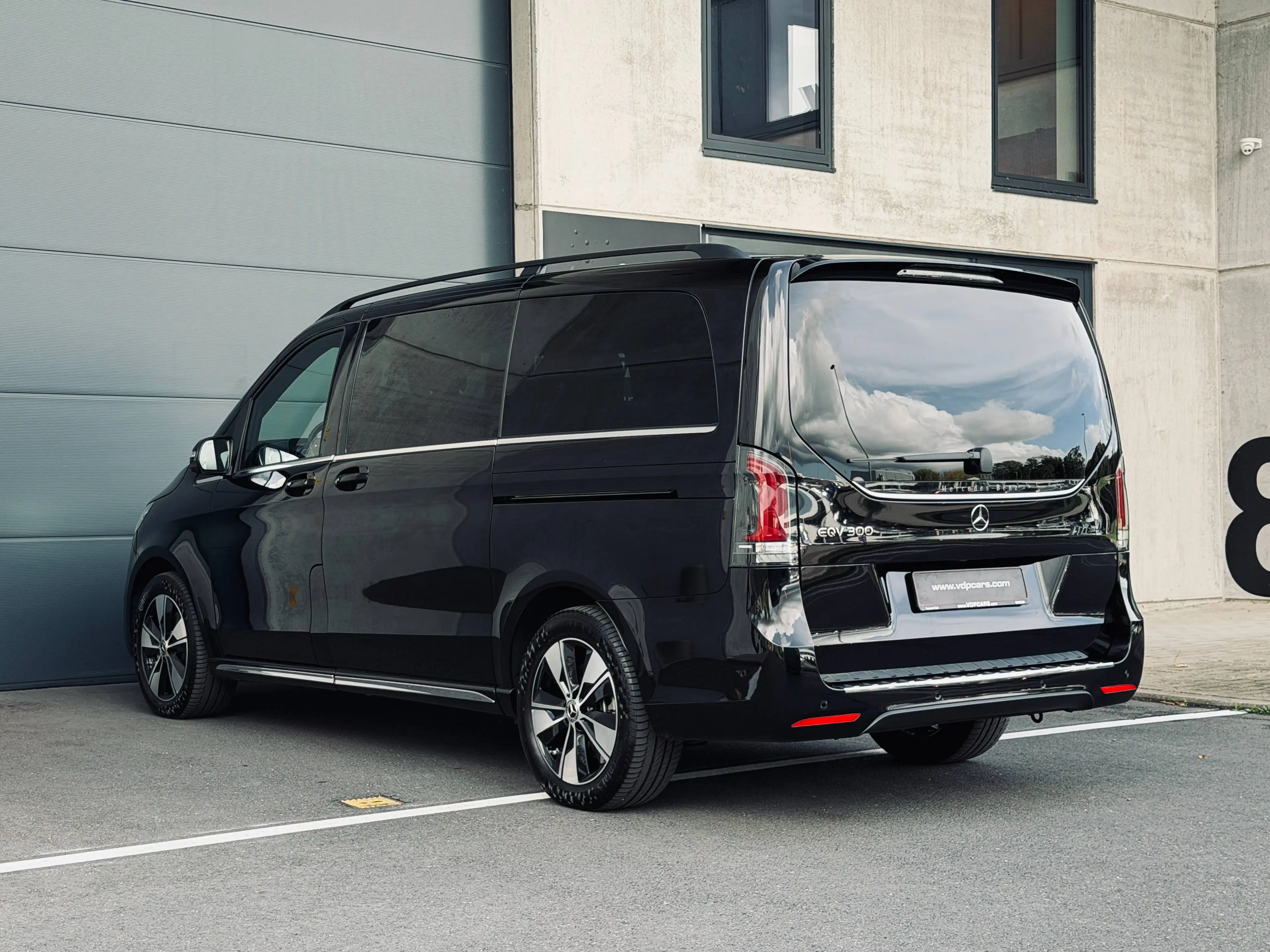 Mercedes-Benz EQV 300 FACELIFT AIRMATIC LEDER 360 PANORAMA 110KW DC — photo 7