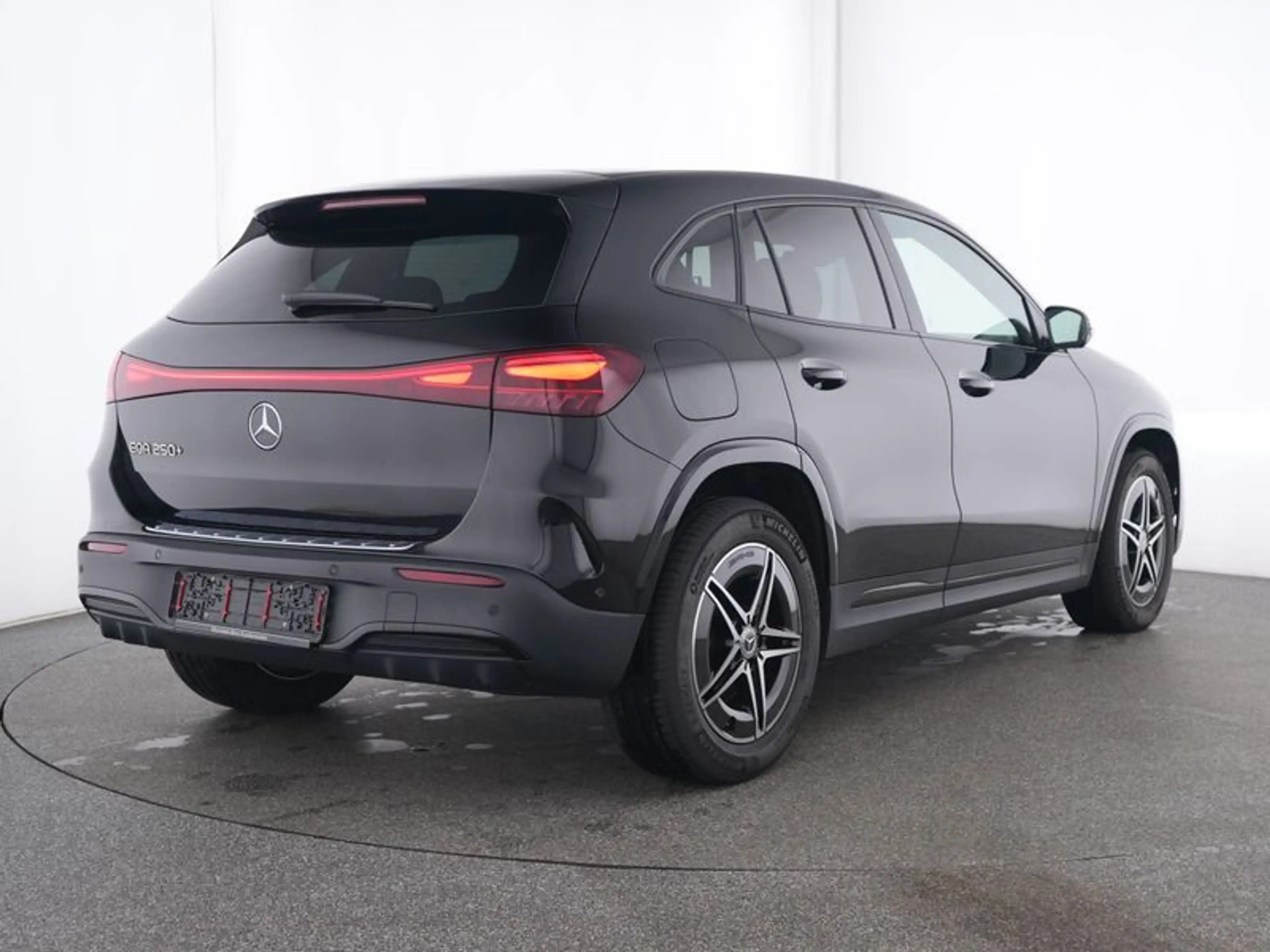 Mercedes-Benz EQA 250+ AMG+BURM+NIGHT+TOTW+AMBIENTE+360+STDHZ — photo 3