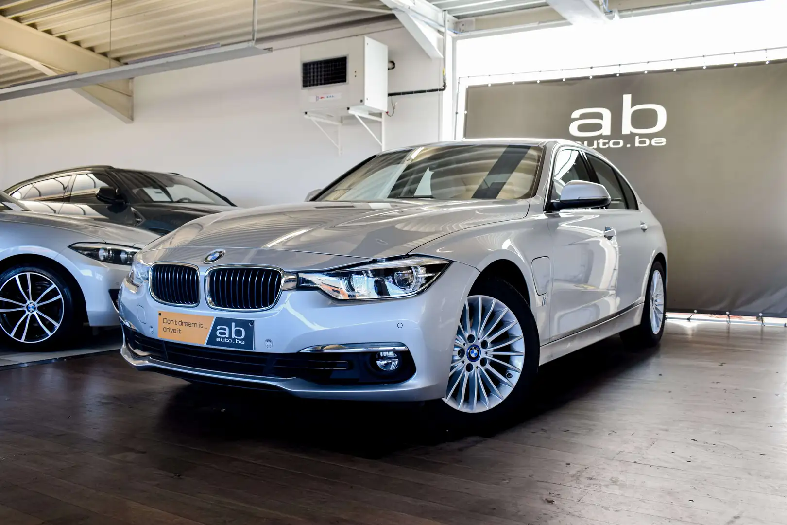 BMW 330 e LUXURY LINE, LEDER, HEAD-UP, PDC, LED, AIRCO Argent - 1