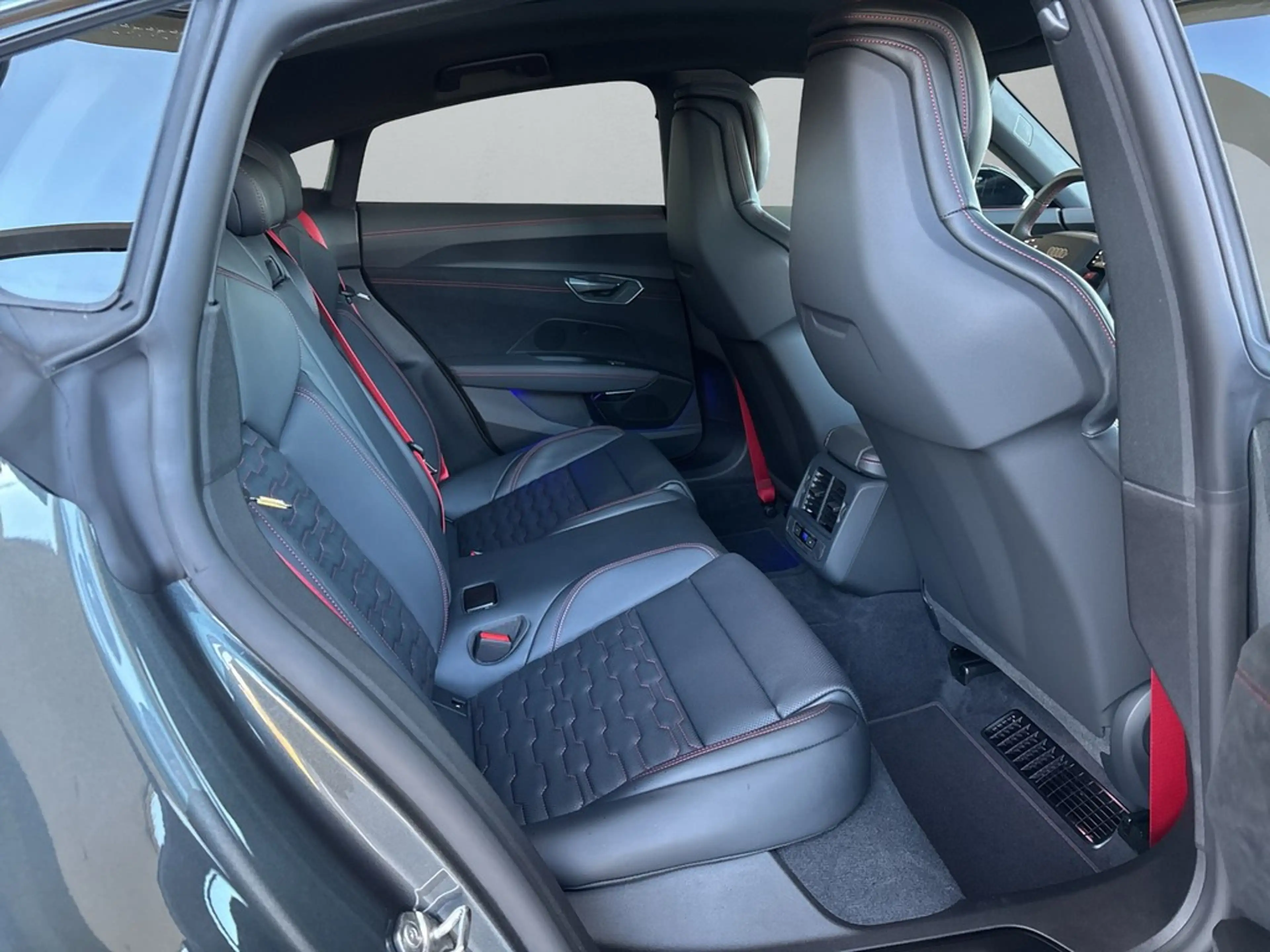 Audi RS e-tron GT 570 kW — photo 12
