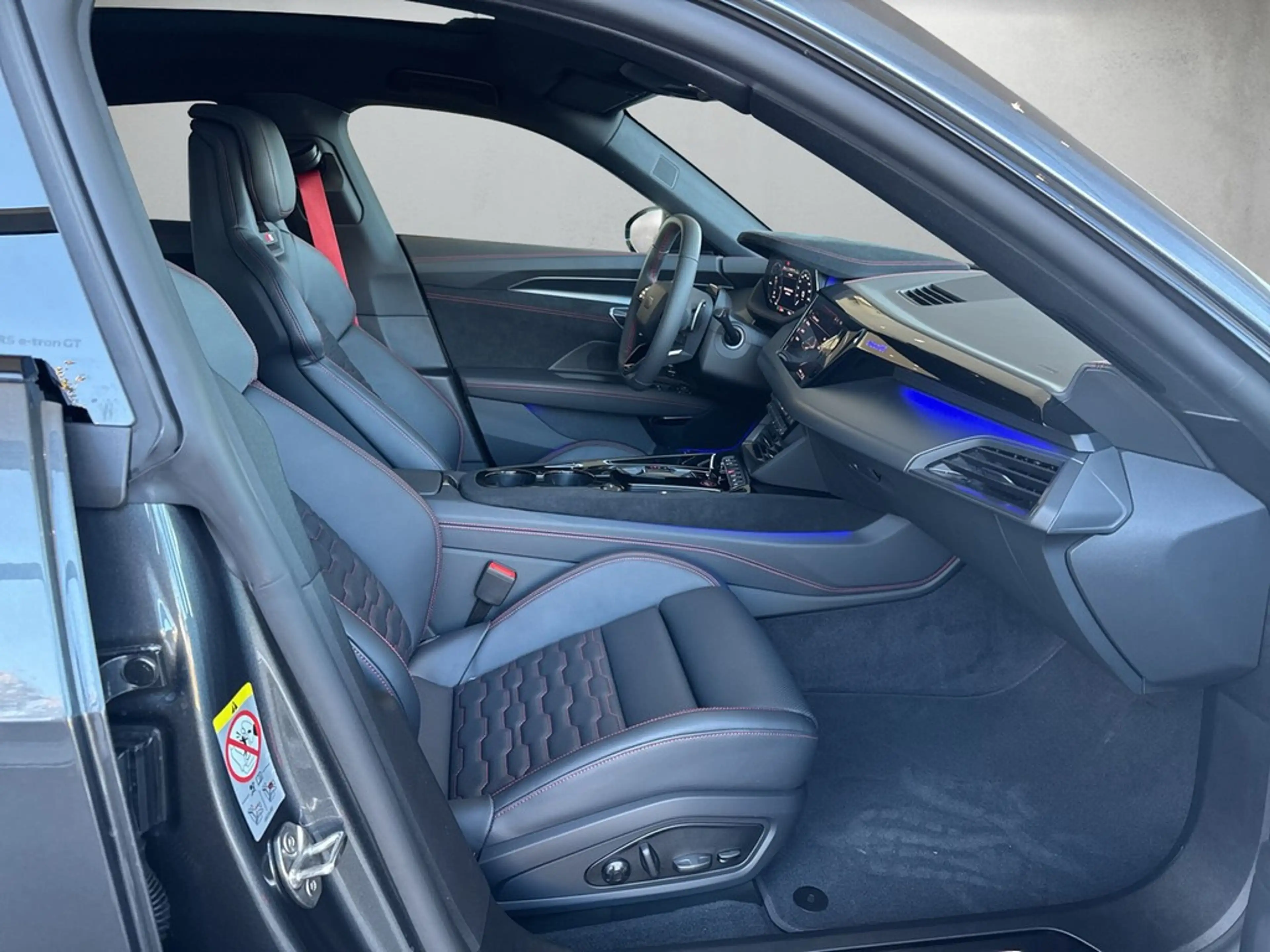 Audi RS e-tron GT 570 kW — photo 13