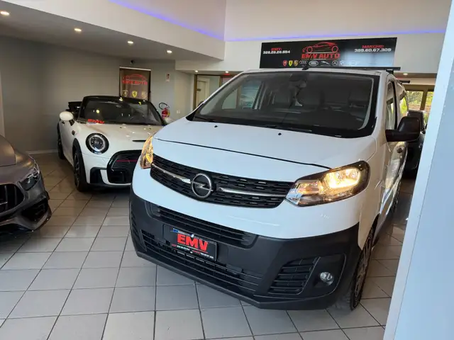 Opel Vivaro view 3