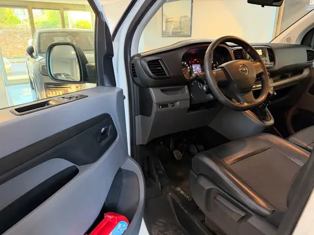 Opel Vivaro view 4