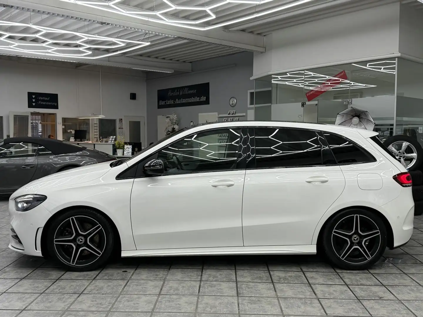 Mercedes-Benz B 220 CGI 4Matic AMG Line, LED, Leder, Pano, 7G Blanc - 2