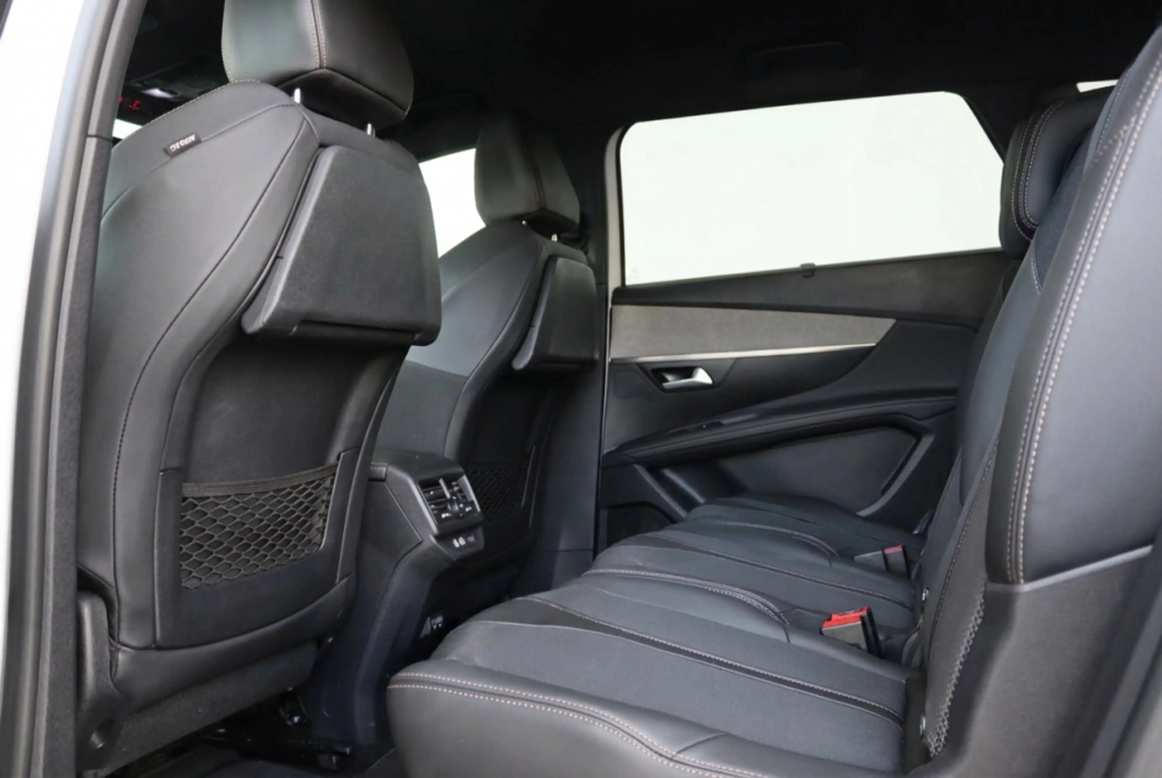 Peugeot 5008 1.2 Hybrid 145 GT 7 persoons | Massagestoelen | Me — photo 12