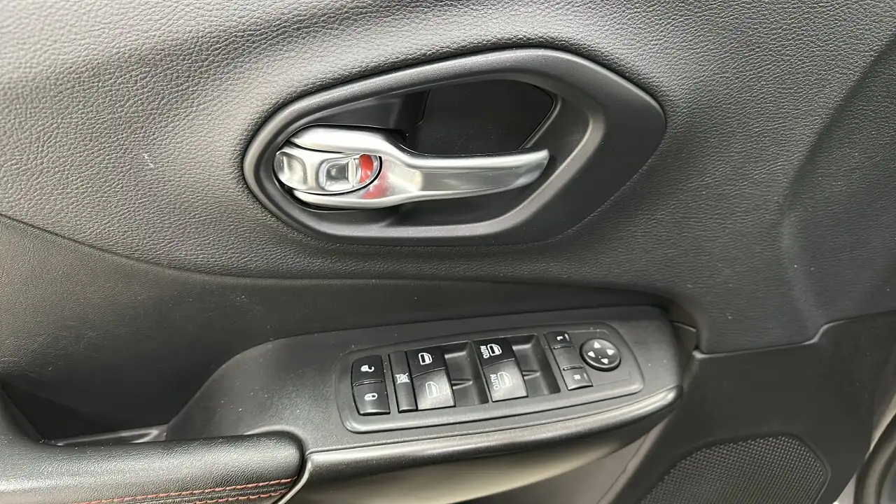 Jeep Cherokee снимка Jeep Cherokee