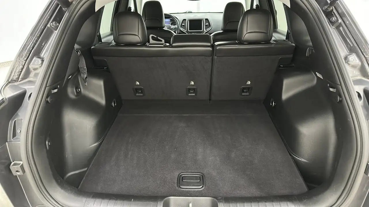 Jeep Cherokee снимка Jeep Cherokee
