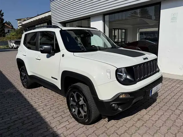 Jeep Renegade view 3