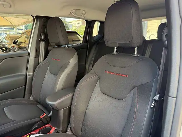 Jeep Renegade view 22