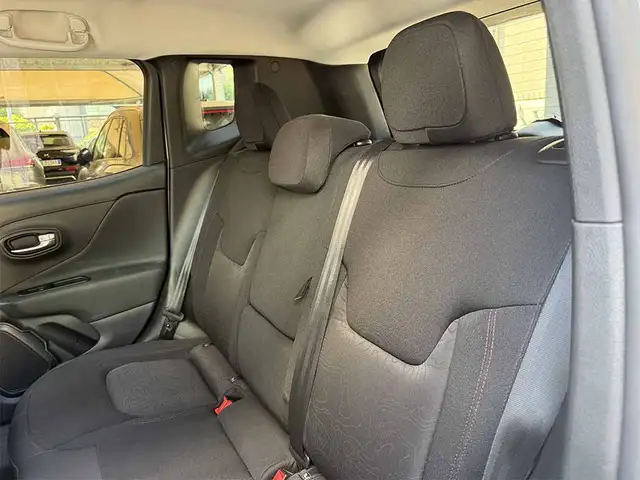 Jeep Renegade view 27