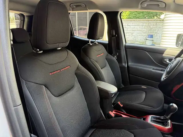 Jeep Renegade view 23