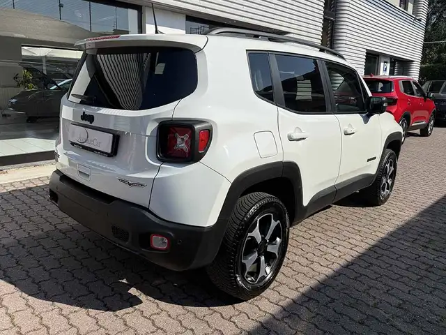 Jeep Renegade view 5