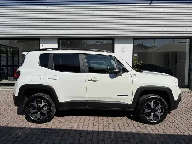 Jeep Renegade view 4