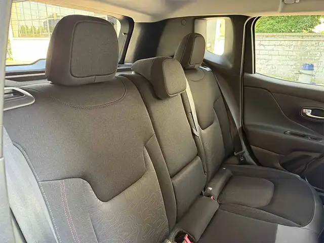Jeep Renegade view 25
