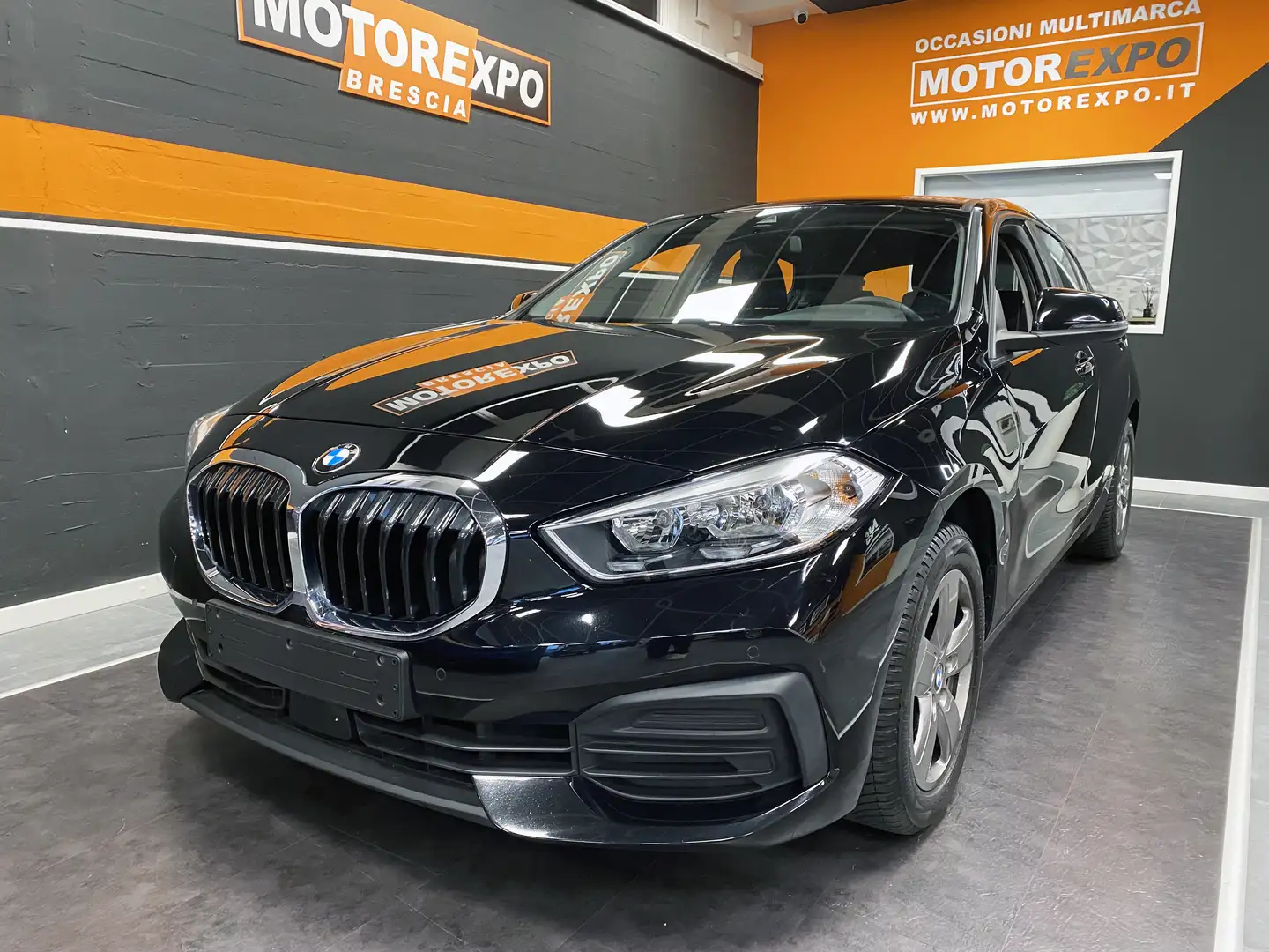 BMW 118 d 2.0 150CV 16v Steptronic 8ZF Business Advantage Schwarz - 1