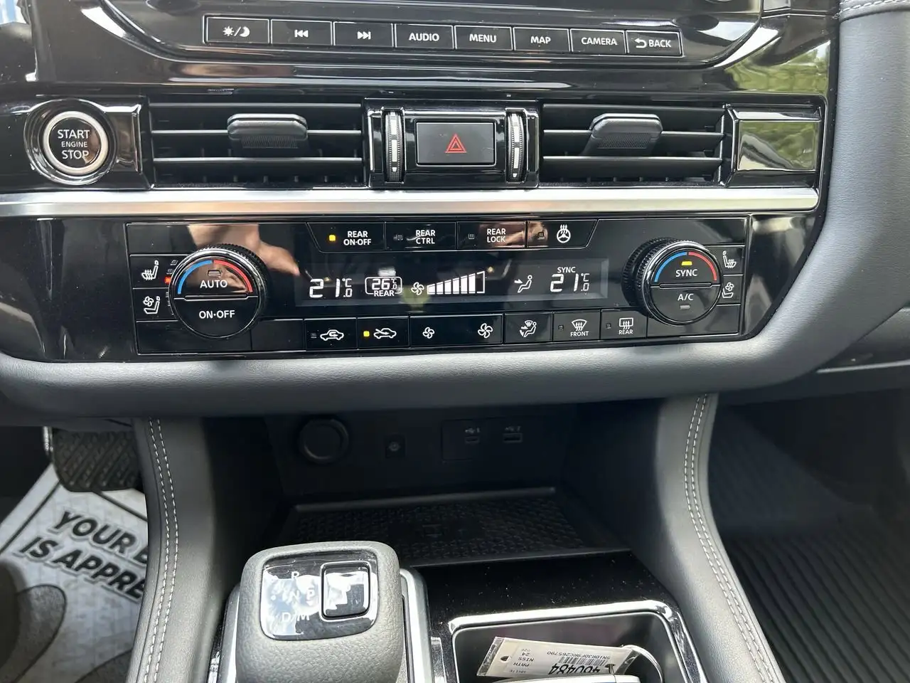 Nissan Pathfinder снимка Nissan Pathfinder