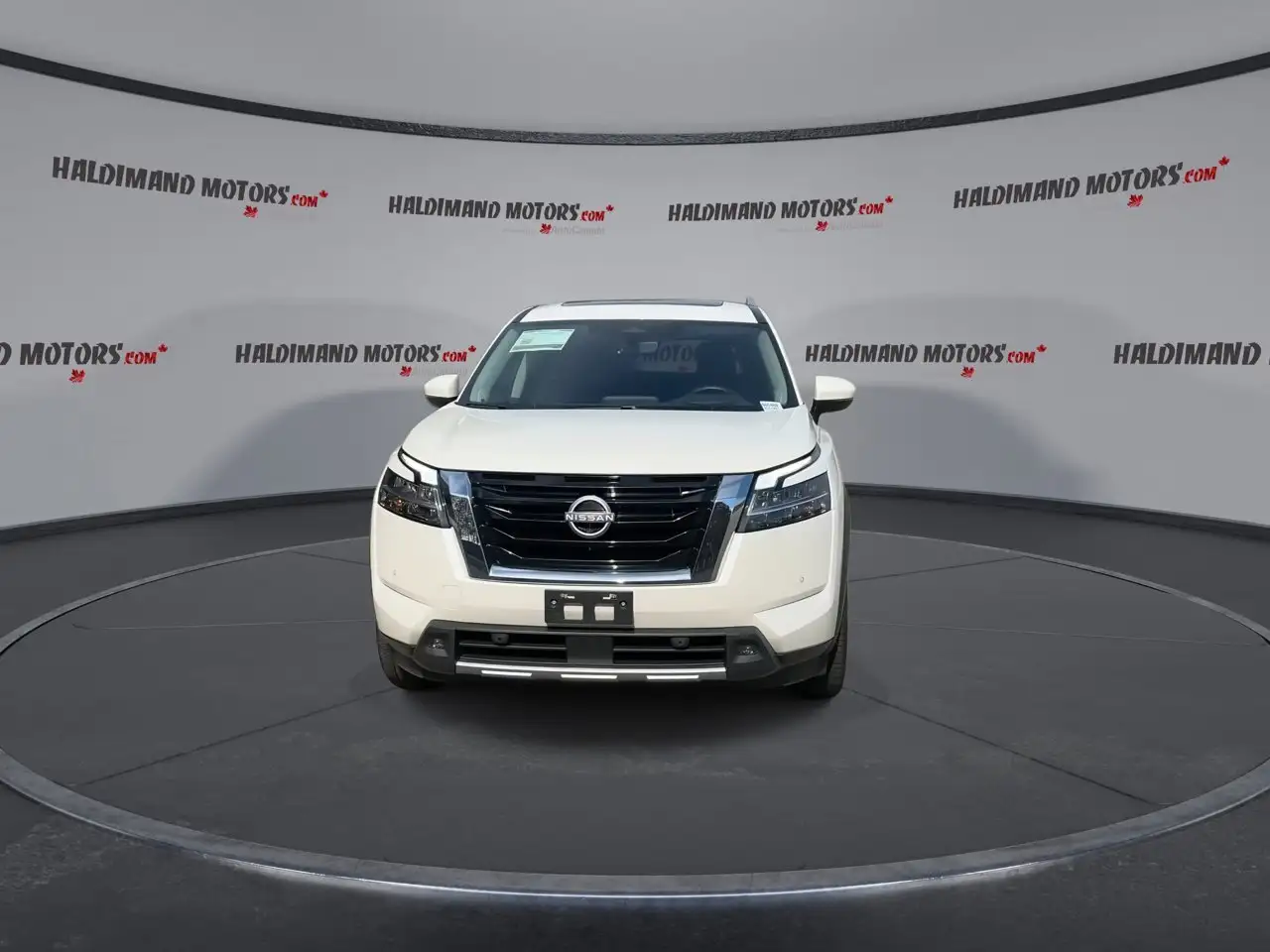 Nissan Pathfinder снимка Nissan Pathfinder
