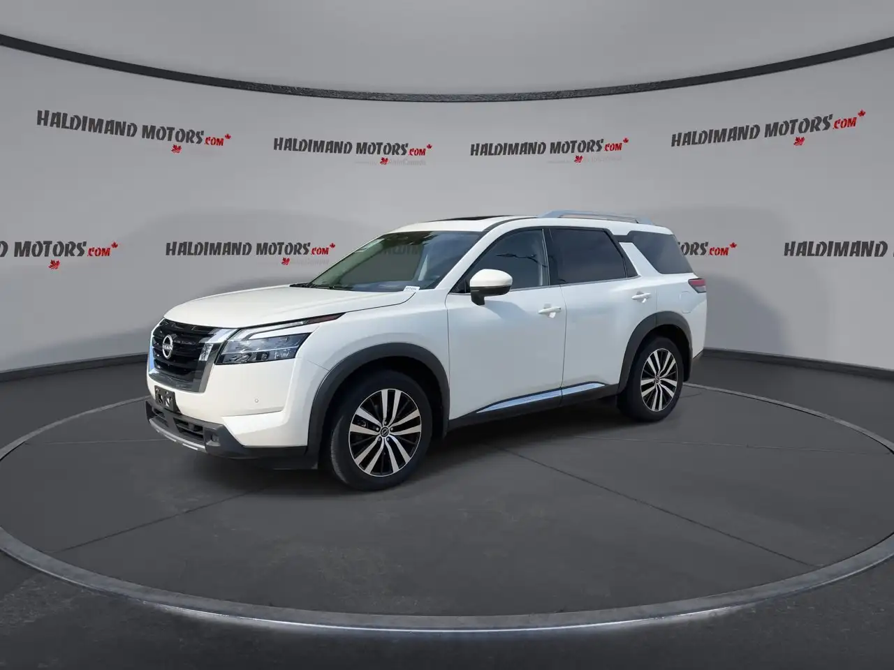 Nissan Pathfinder снимка Nissan Pathfinder