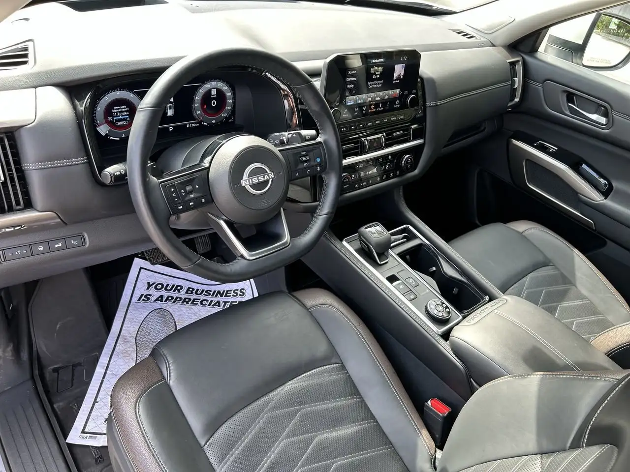 Nissan Pathfinder снимка Nissan Pathfinder