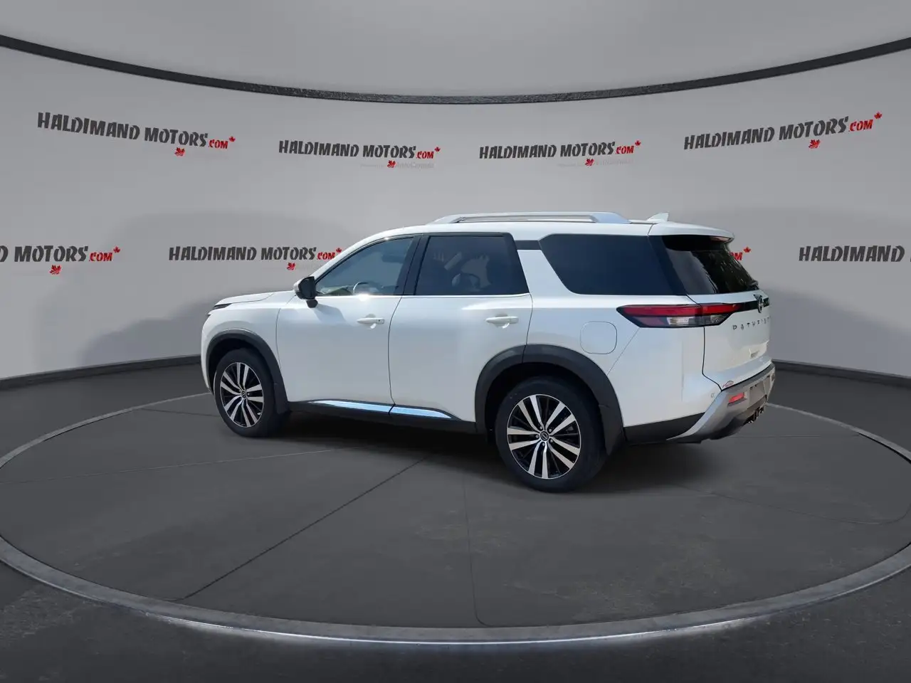 Nissan Pathfinder снимка Nissan Pathfinder