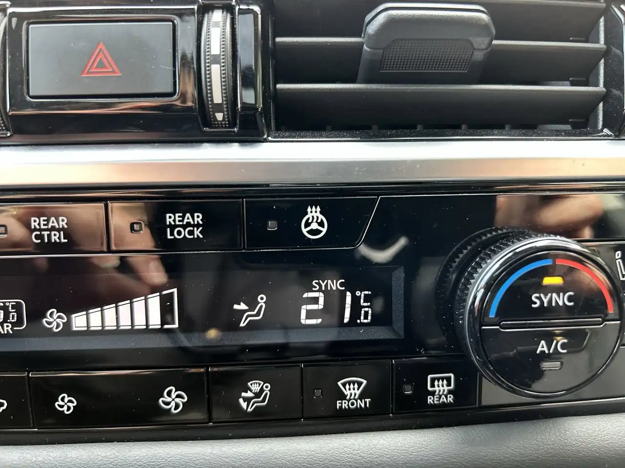 Nissan Pathfinder снимка Nissan Pathfinder