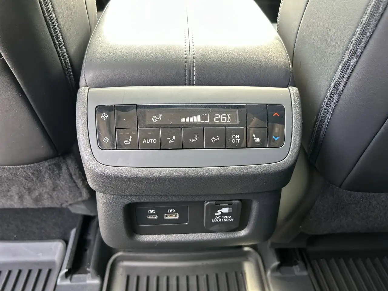 Nissan Pathfinder снимка Nissan Pathfinder
