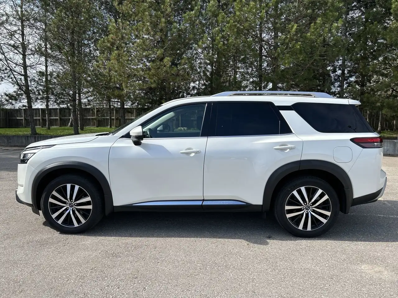 Nissan Pathfinder снимка Nissan Pathfinder