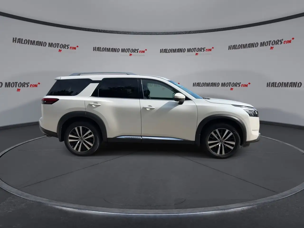 Nissan Pathfinder снимка Nissan Pathfinder