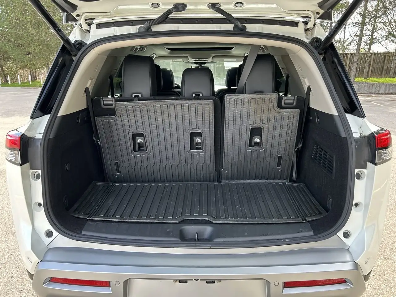 Nissan Pathfinder снимка Nissan Pathfinder