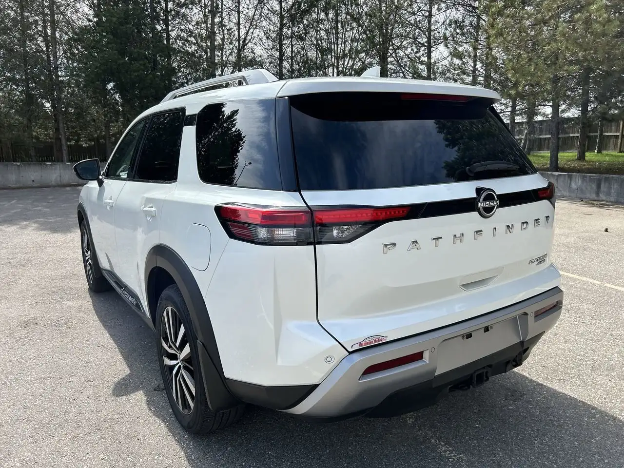 Nissan Pathfinder снимка Nissan Pathfinder