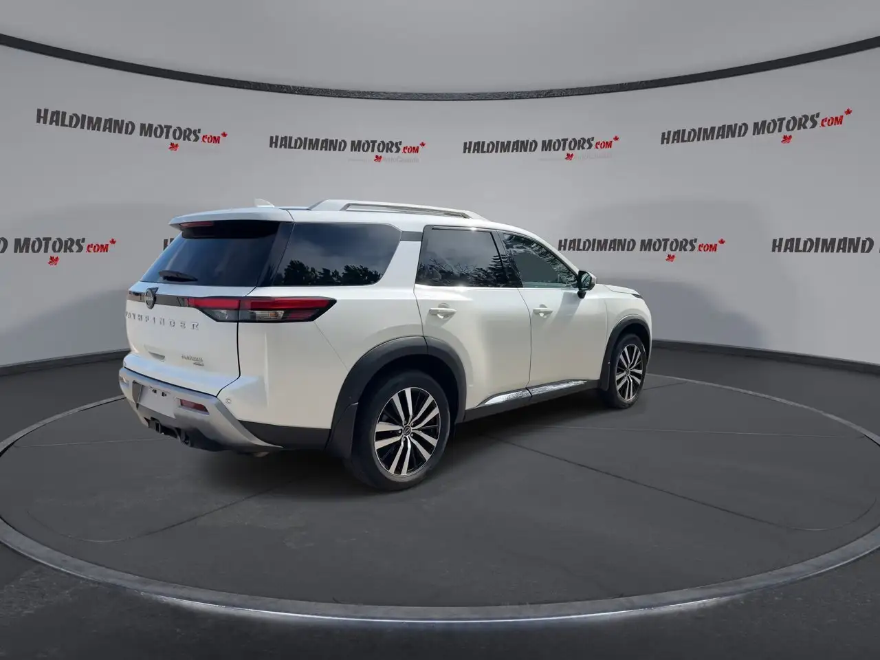 Nissan Pathfinder снимка Nissan Pathfinder