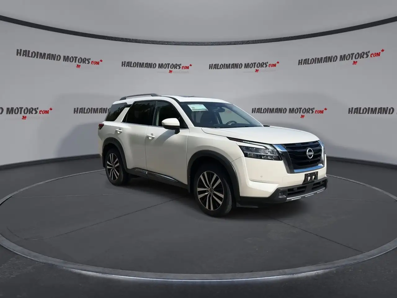 Nissan Pathfinder снимка Nissan Pathfinder