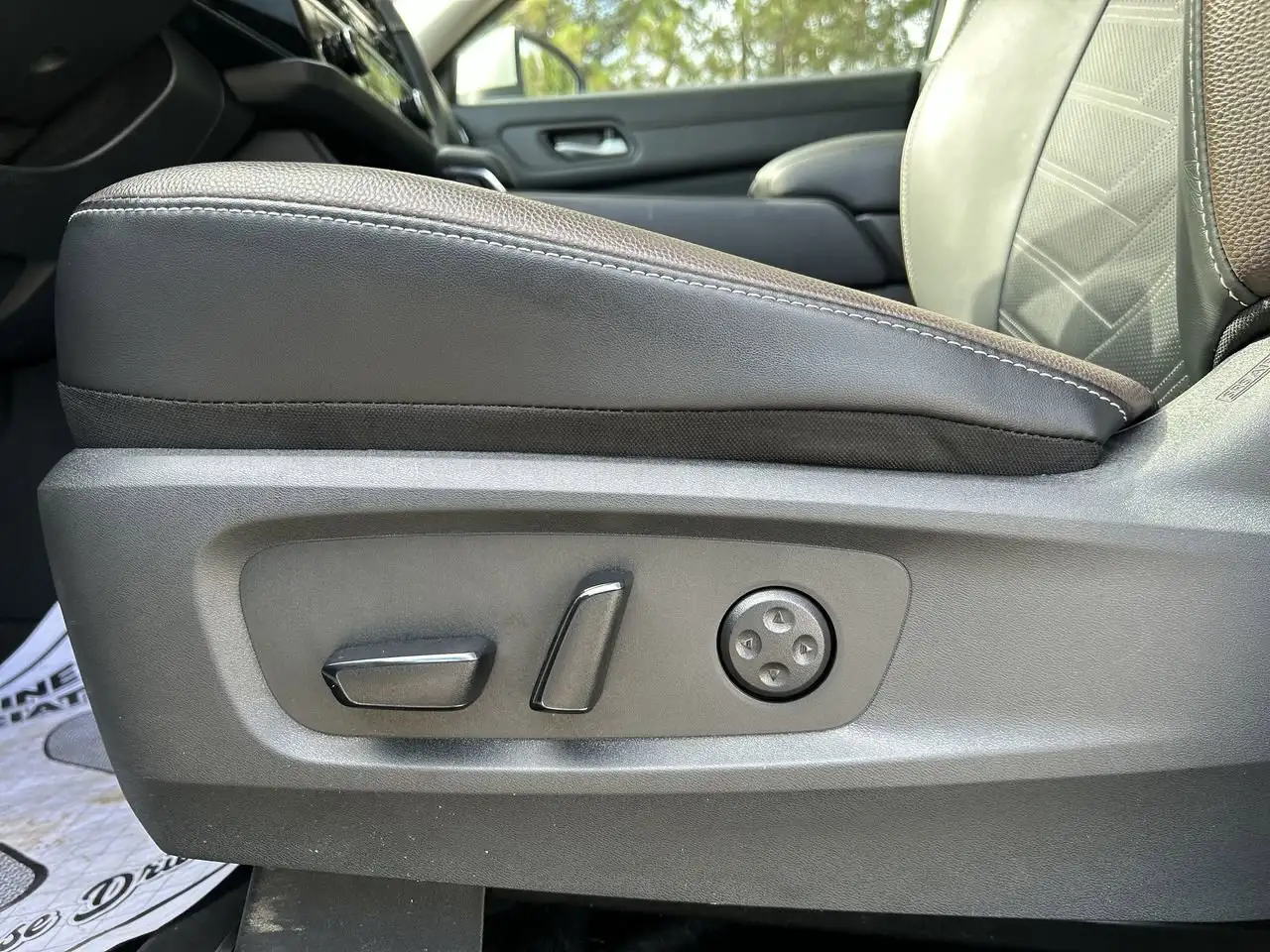Nissan Pathfinder снимка Nissan Pathfinder