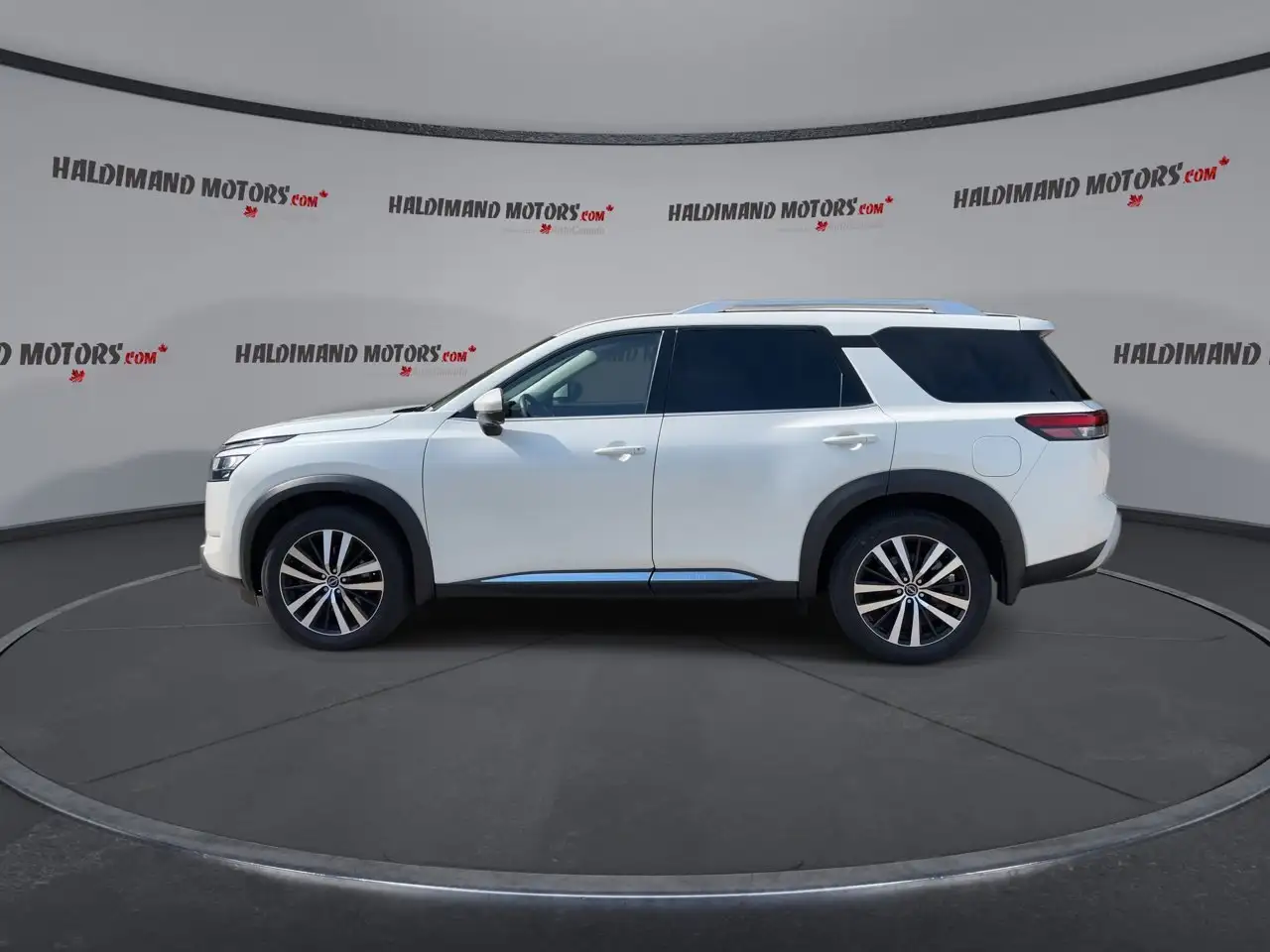 Nissan Pathfinder снимка Nissan Pathfinder