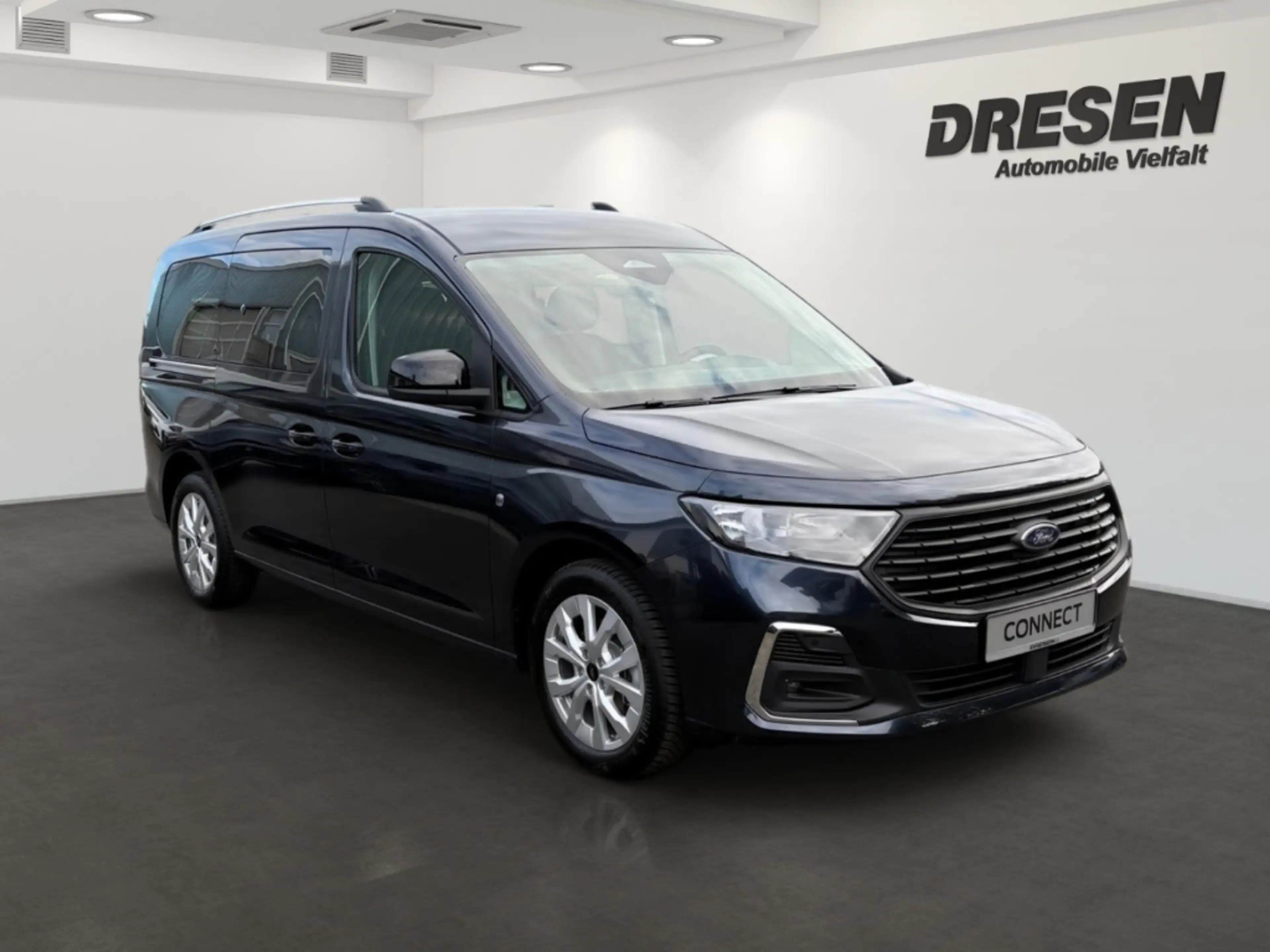 Ford Grand Tourneo Titanium 1,5l EcoBoost AT AHK Navi Digitales Cockp — photo 3