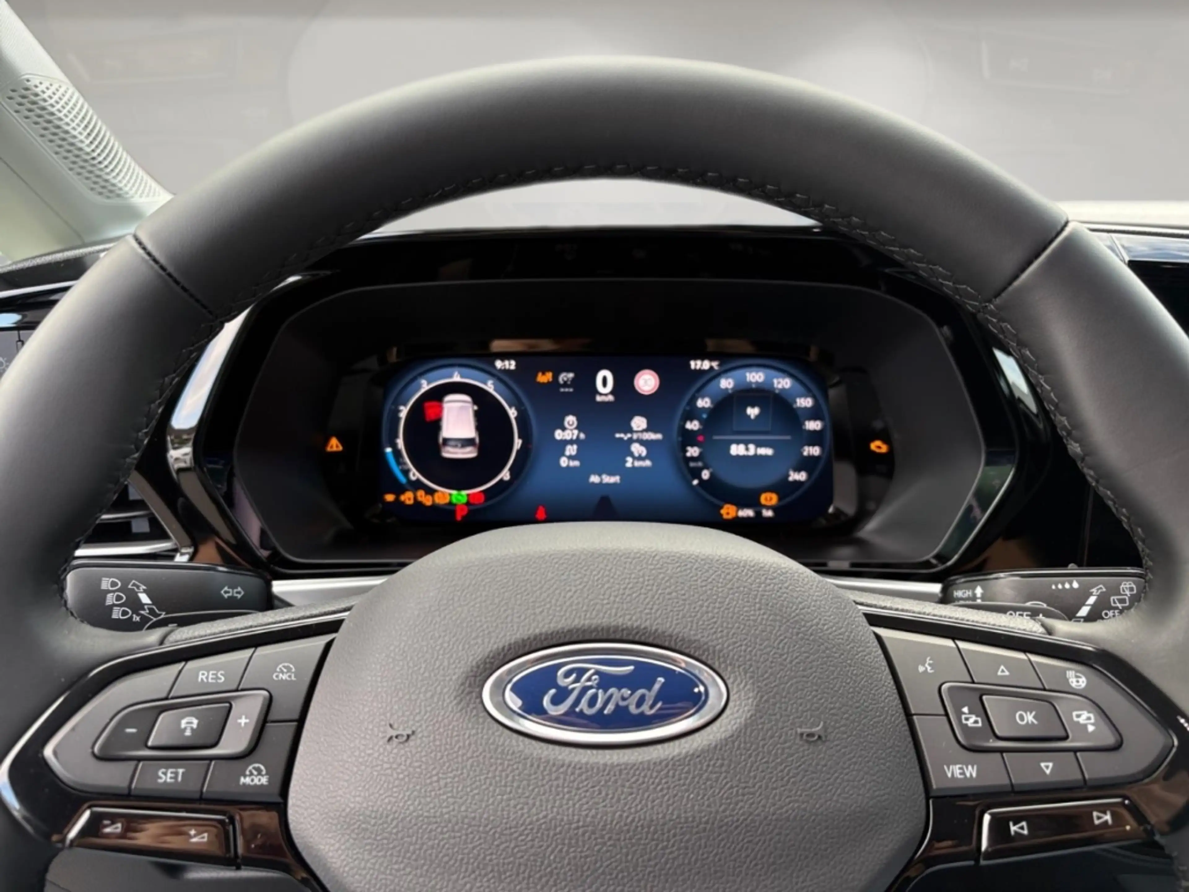 Ford Grand Tourneo Titanium 1,5l EcoBoost AT AHK Navi Digitales Cockp — photo 9