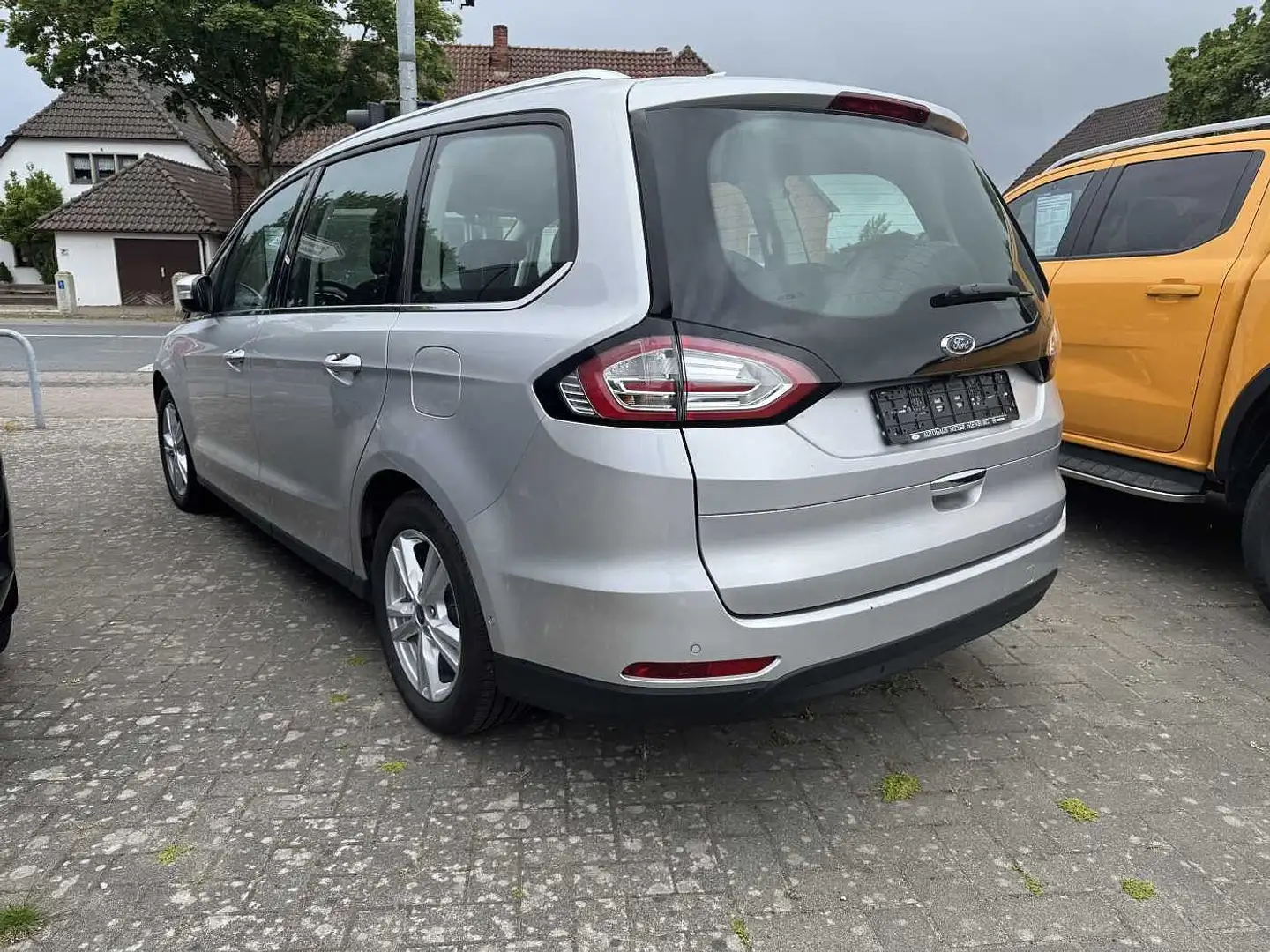 Ford Galaxy 2.0 EcoBlue Titanium Navi/AHK Stříbrná - 2