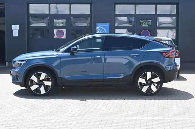 Volvo C40 view 2